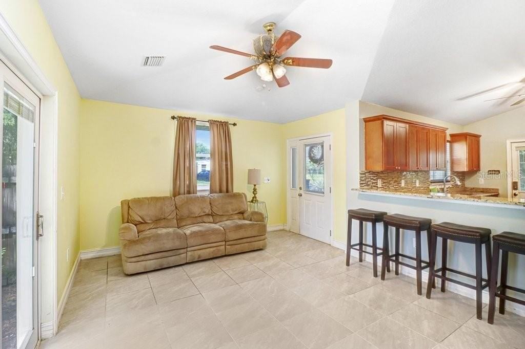 1131 Dogwood Ave - Photo 7 of 28
