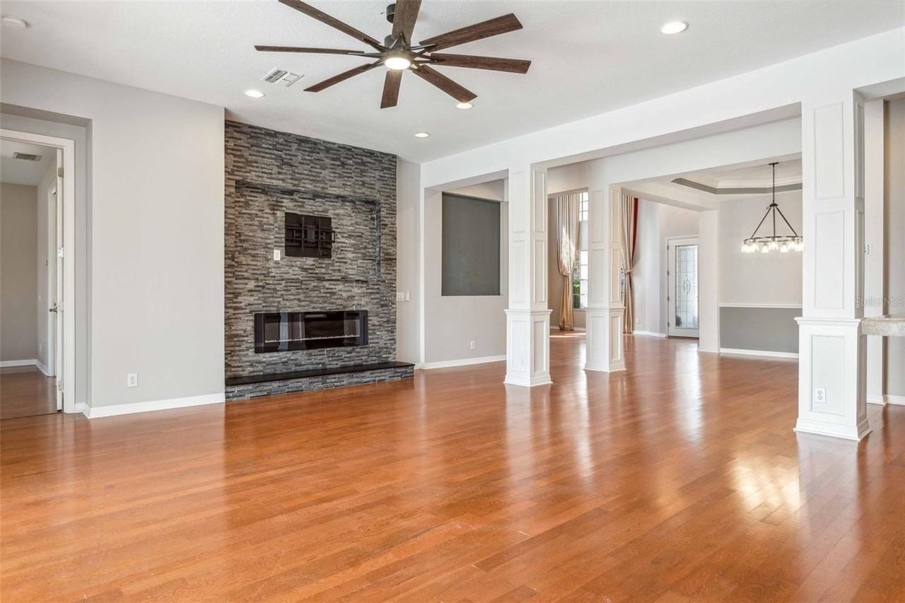 10226 Deercliff Dr - Photo 4 of 25