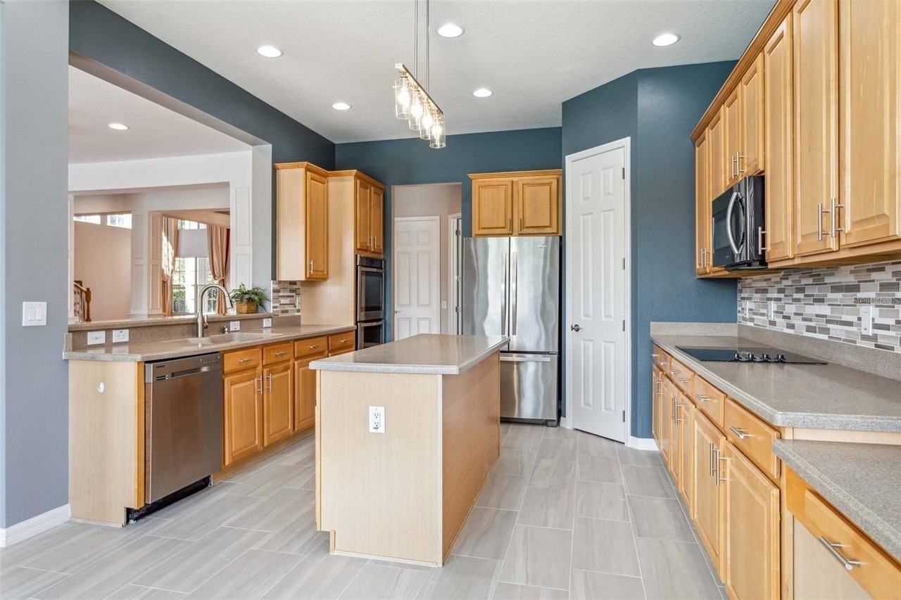 10226 Deercliff Dr - Photo 6 of 25