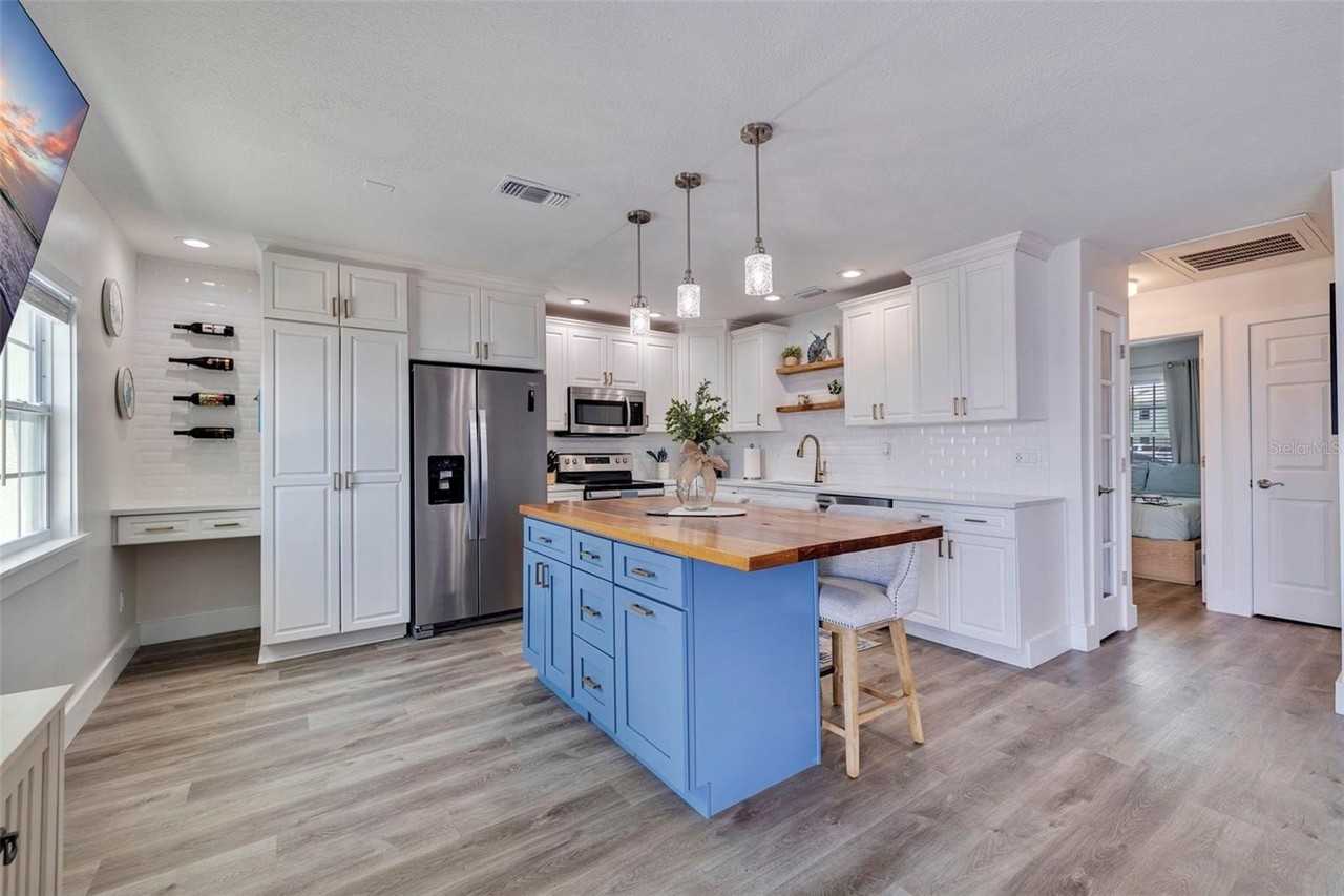 5266 Beach Dr Se #B - Photo 3 of 27