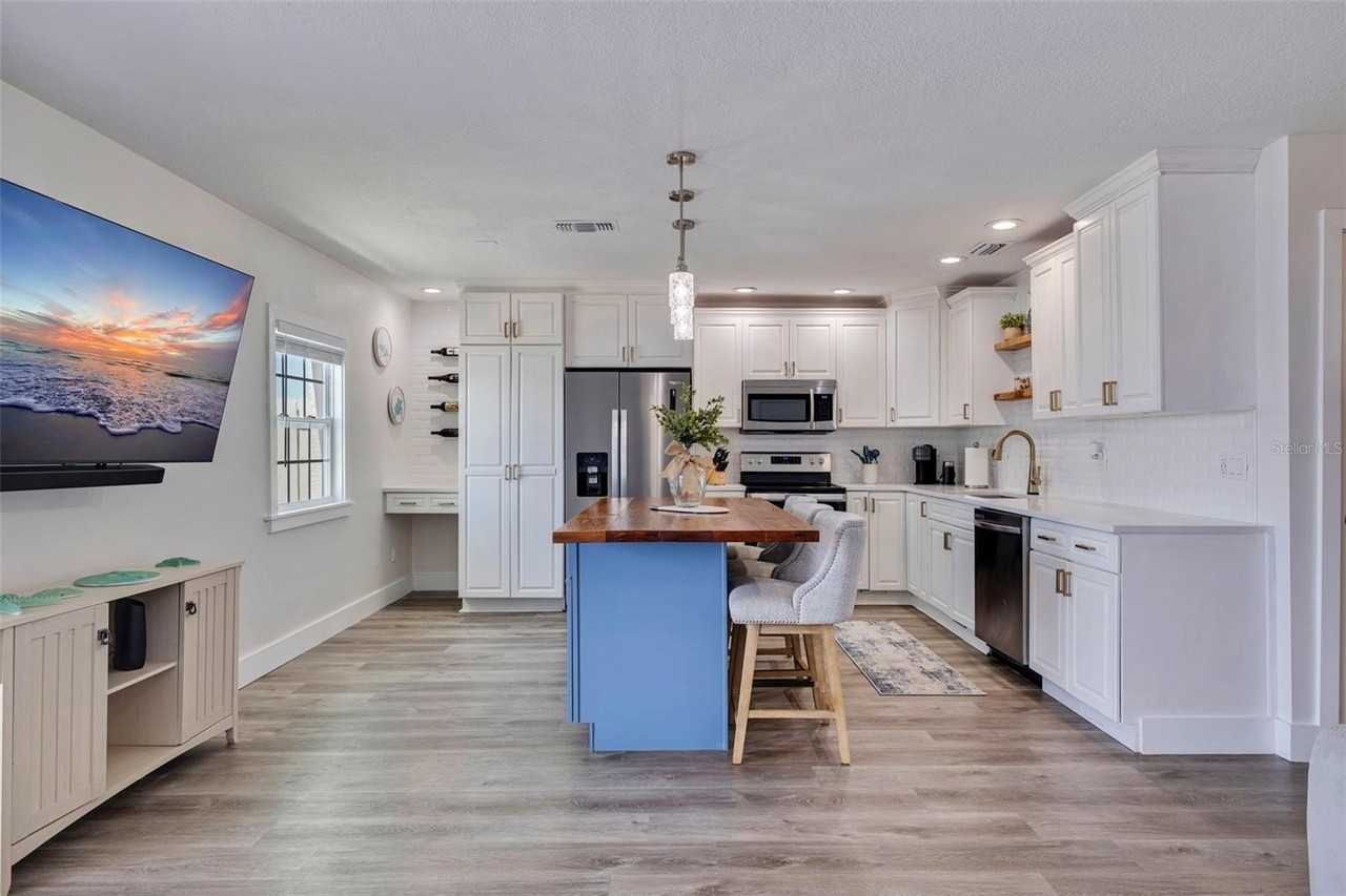5266 Beach Dr Se #B - Photo 5 of 27
