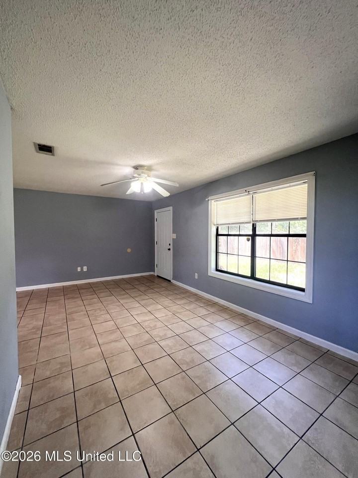 122 Via Don Ray Rd Apt C - Photo 6 of 14