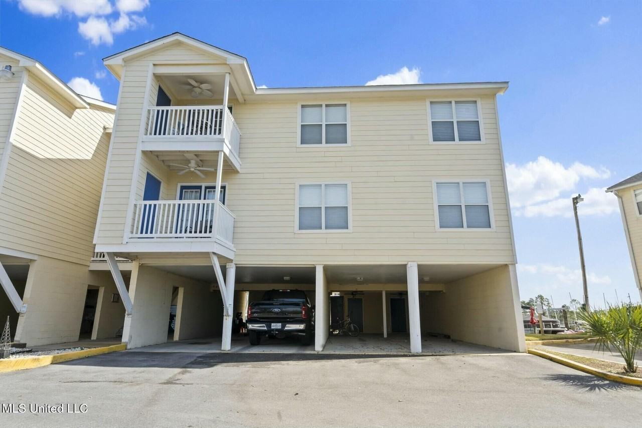 2421 Beachview Dr Apt H15 - Photo 3 of 30