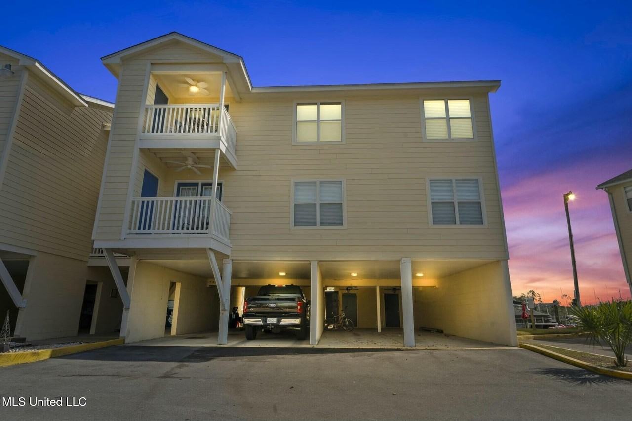2421 Beachview Dr Apt H15 - Photo 5 of 30