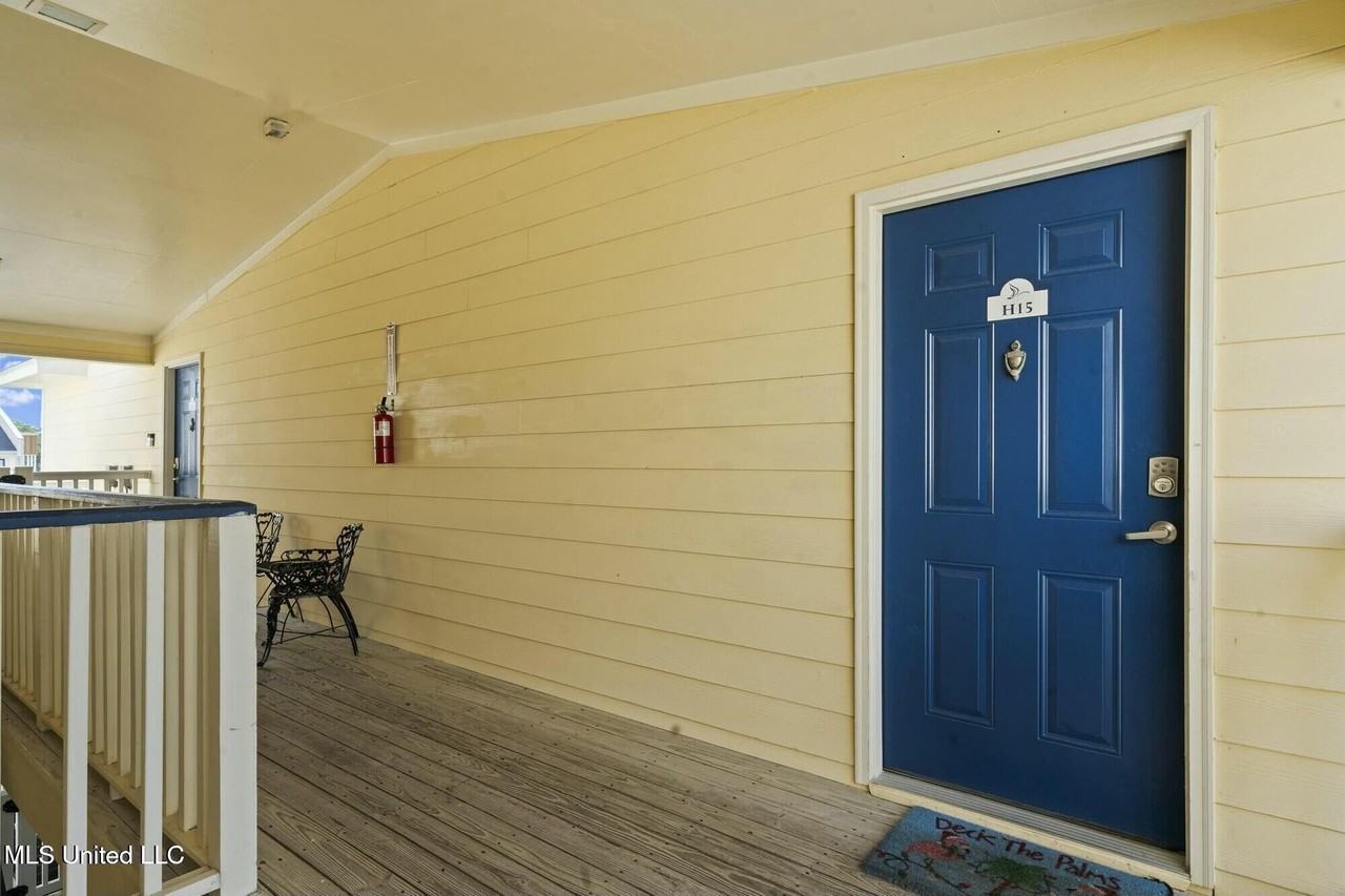 2421 Beachview Dr Apt H15 - Photo 6 of 30