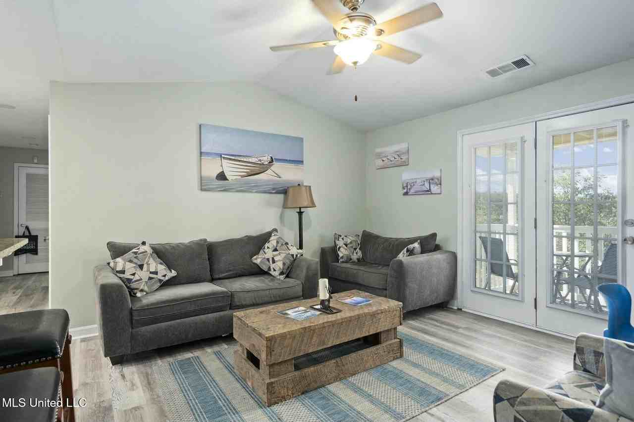 2421 Beachview Dr Apt H15 - Photo 7 of 30