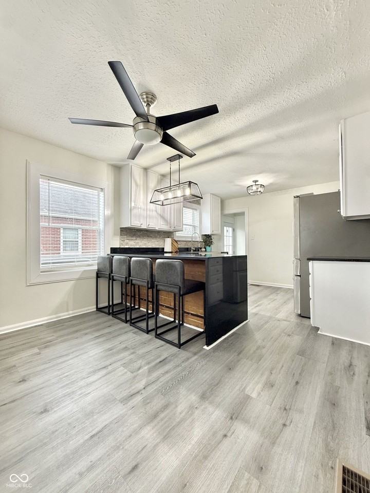 3310 N Keystone Ave - Photo 7 of 34