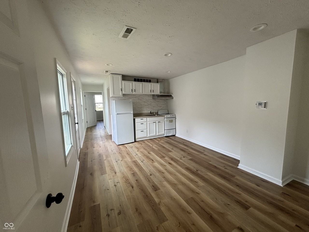 2322 Paris Ave - Photo 2 of 8
