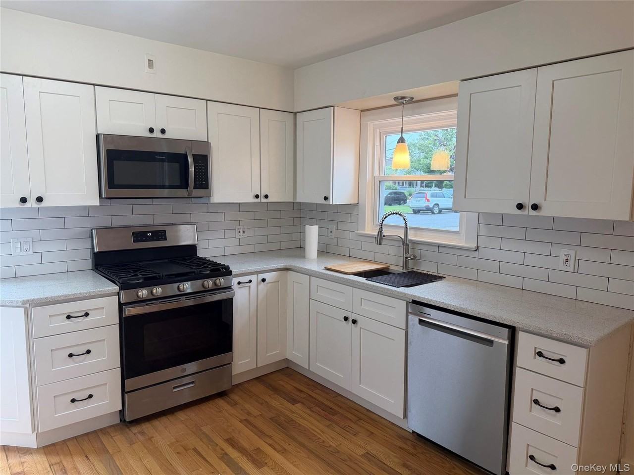 375 E Chester St - Photo 2 of 10