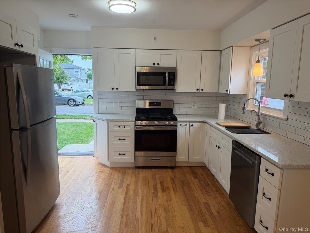 375 E Chester St - Photo 3 of 10