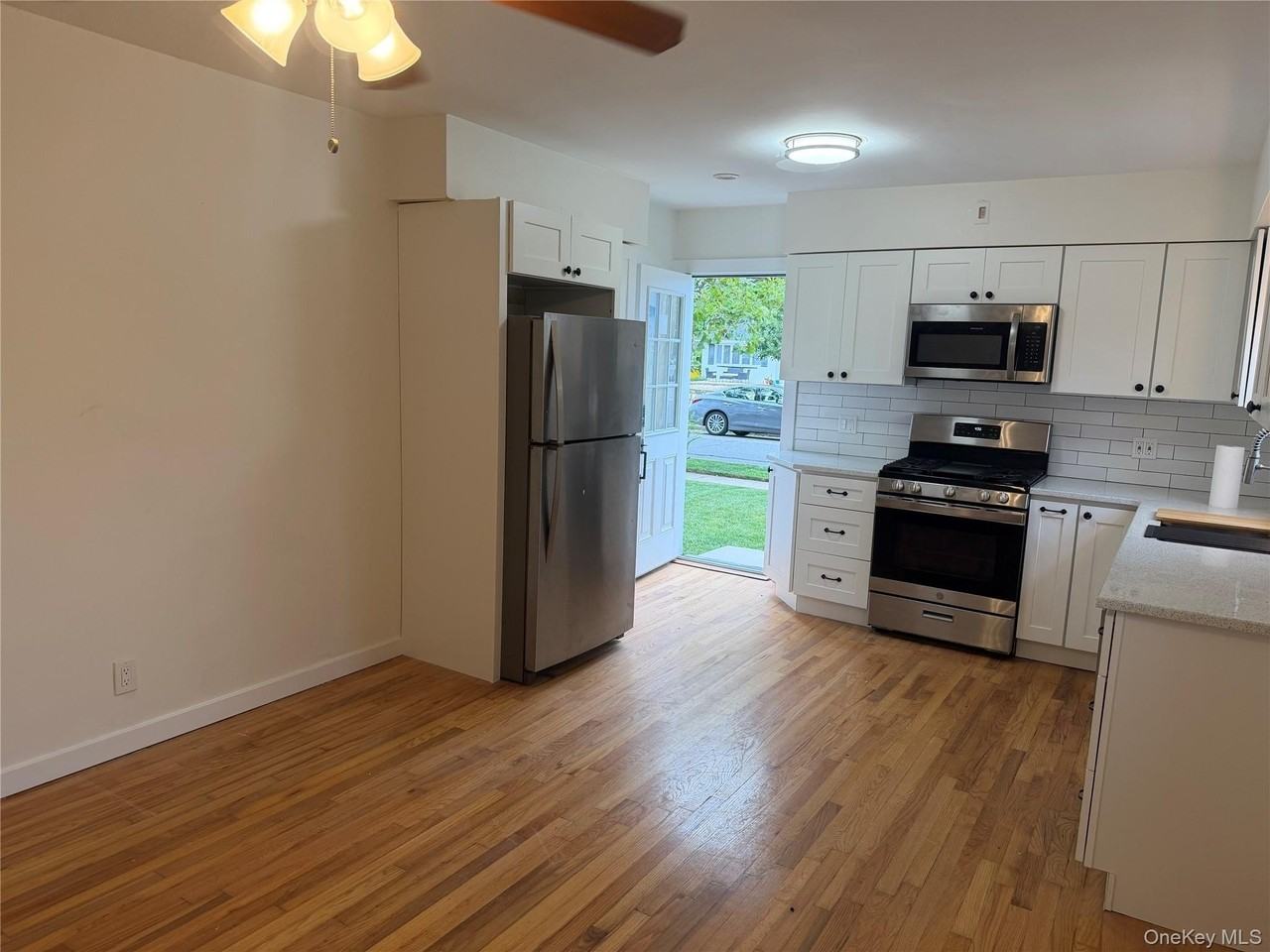 375 E Chester St - Photo 4 of 10