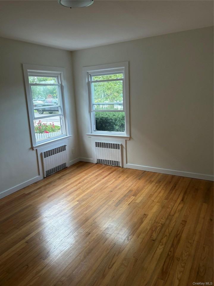 375 E Chester St - Photo 5 of 10