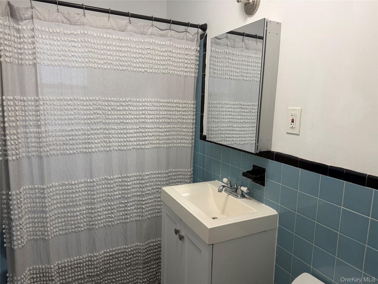 375 E Chester St - Photo 6 of 10