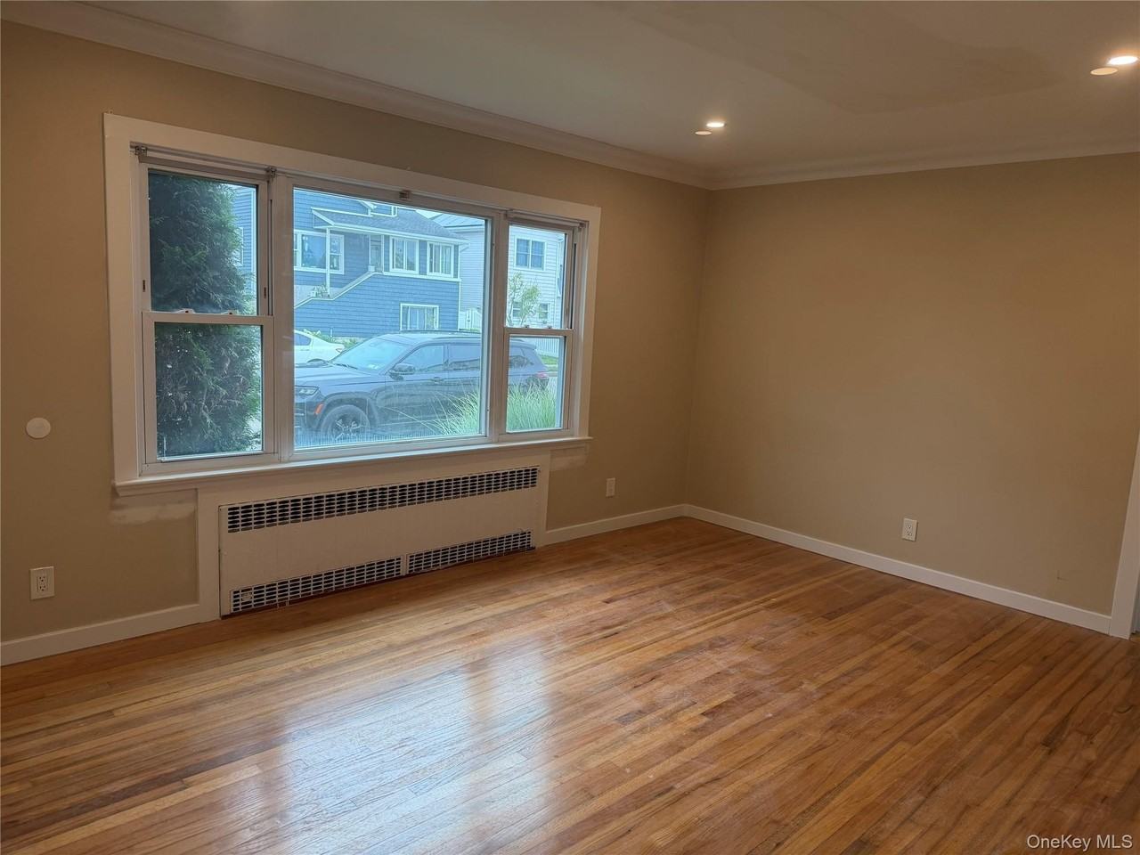 375 E Chester St - Photo 7 of 10