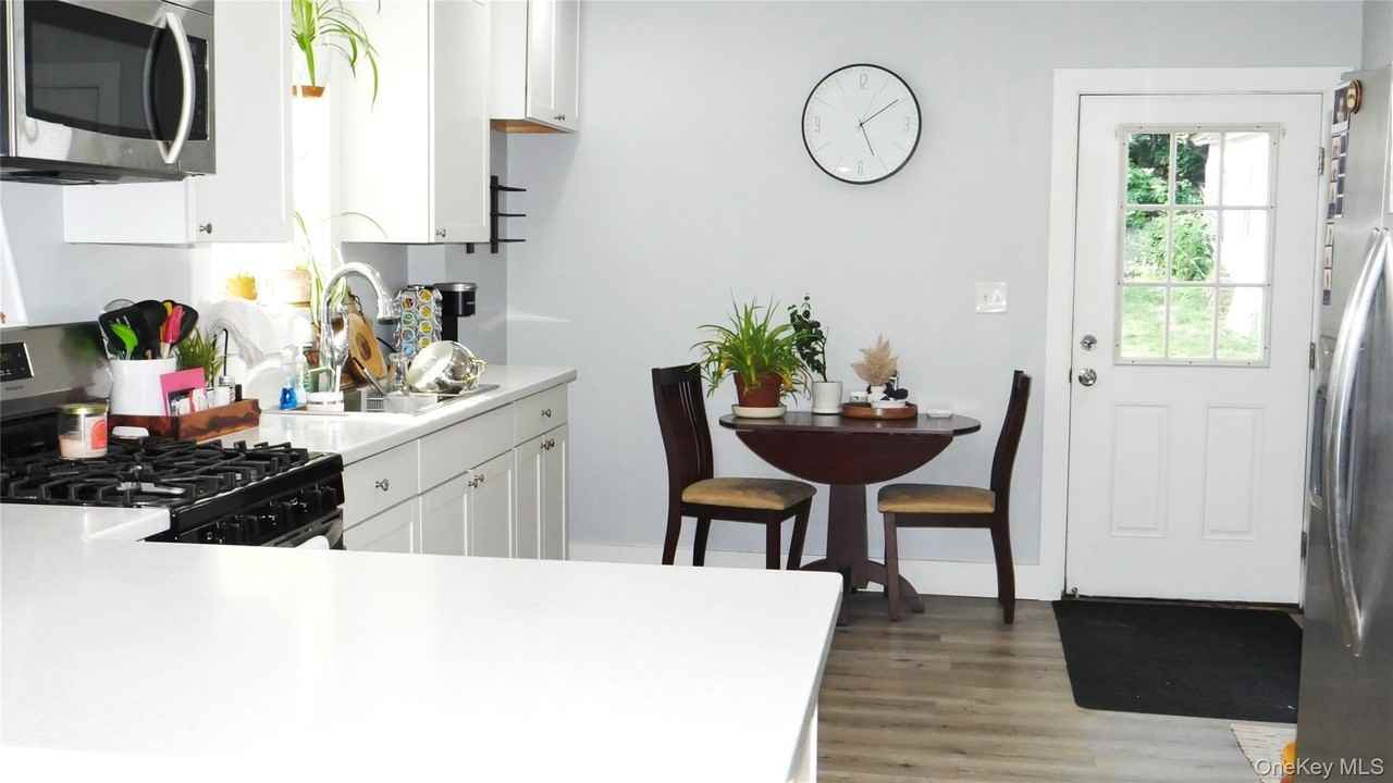 42 Taylor Ave - Photo 3 of 11