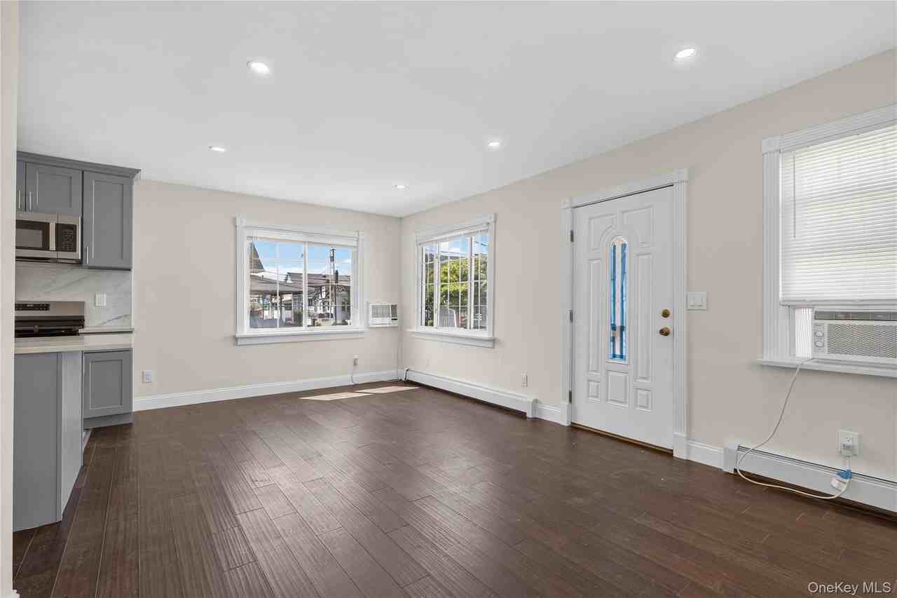 88 Buffalo Ave - Photo 3 of 13