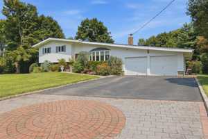 featured image of 7 Laurie Pl