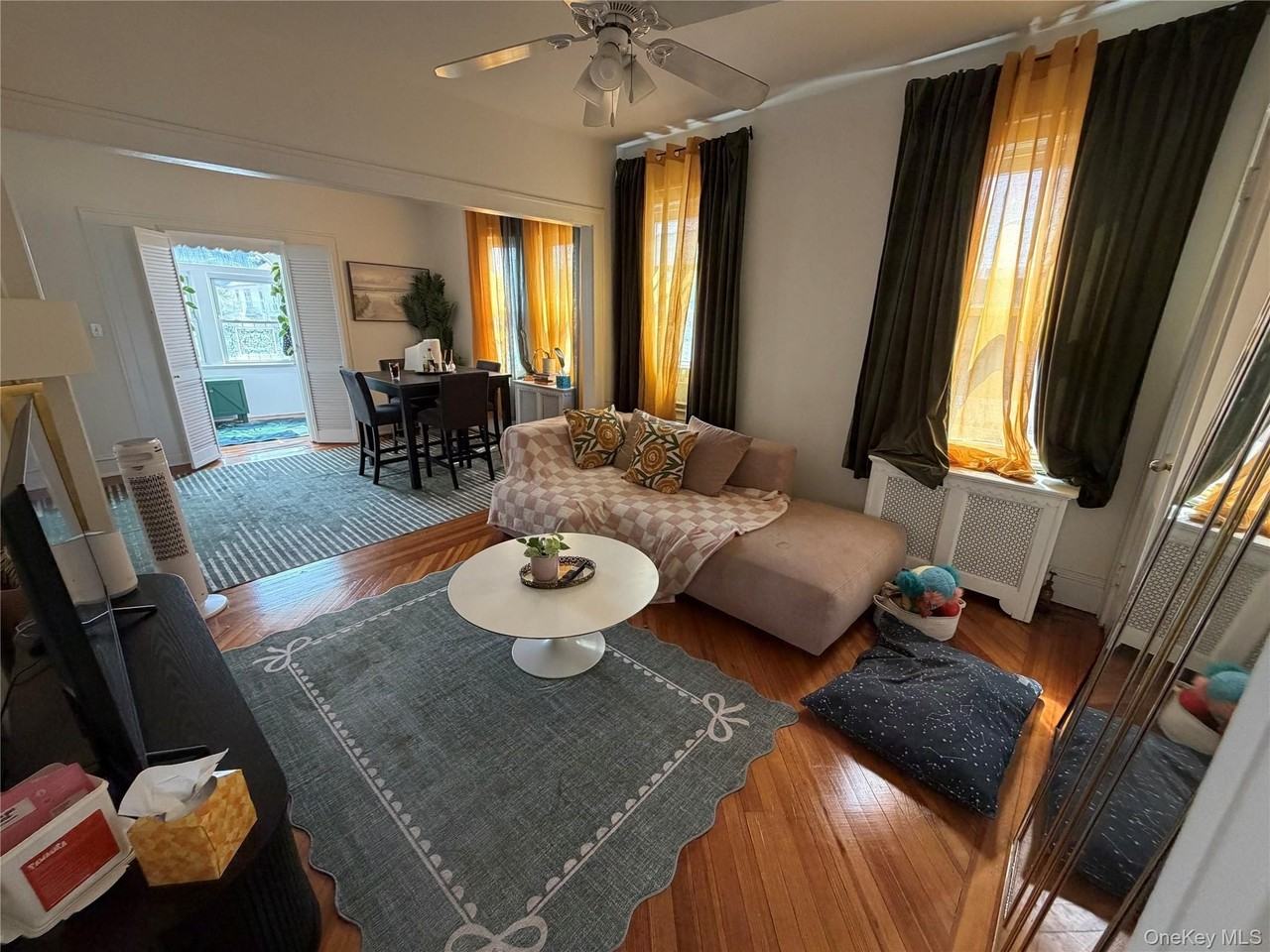 527 W Beech St #1 - Photo 5 of 15