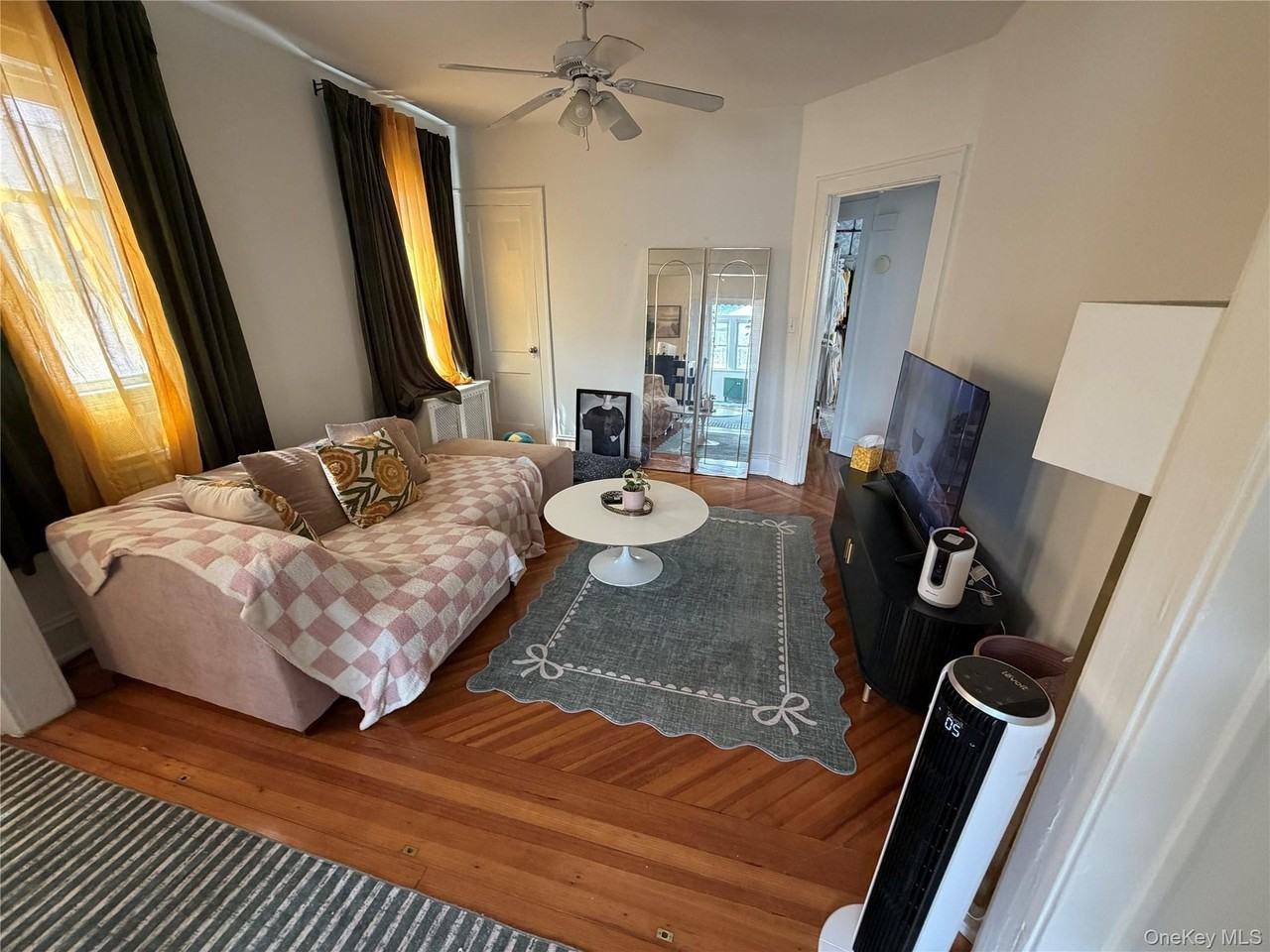 527 W Beech St #1 - Photo 7 of 15