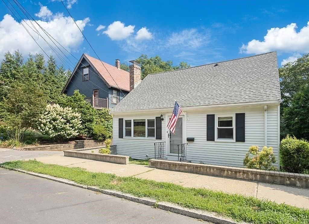 143 Perham St - Photo 3 of 39