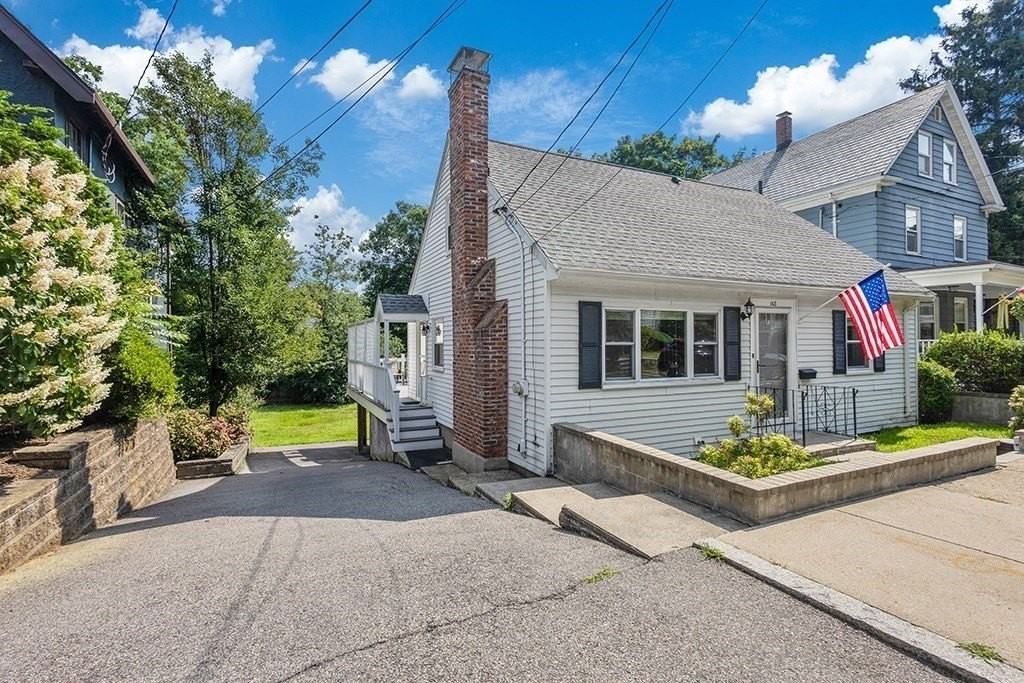 143 Perham St - Photo 4 of 39