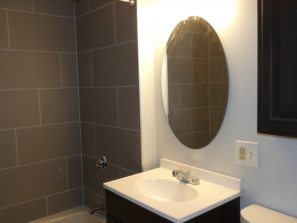 116 Pearl St #1 - Photo 6 of 10