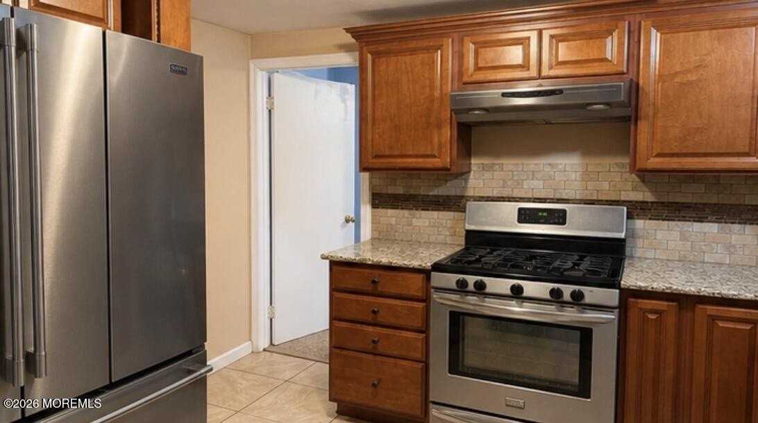 223 Riverside Dr - Photo 4 of 11