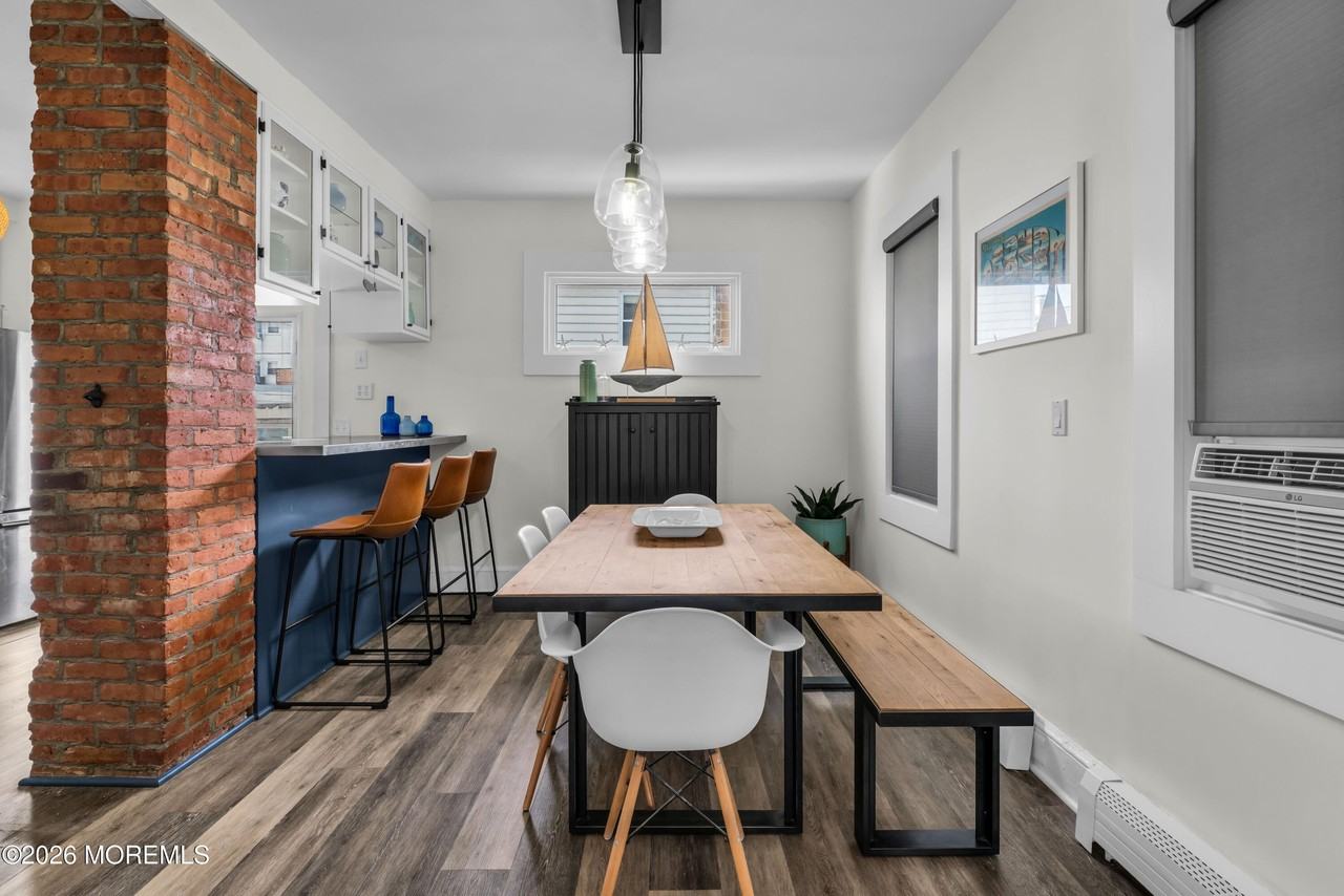 1208 Bond St - Photo 6 of 20