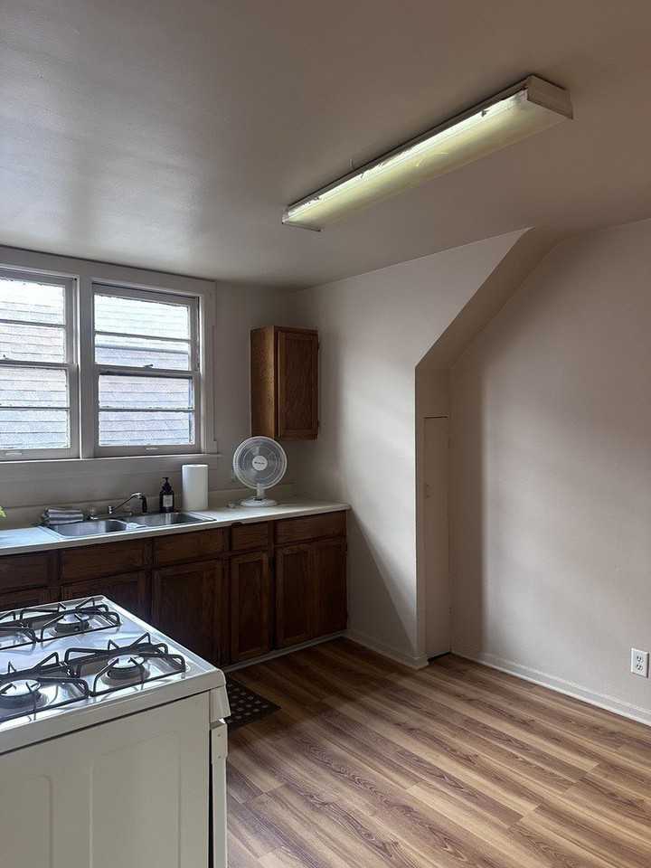 101 E 23rd St #2 - Photo 5 of 15
