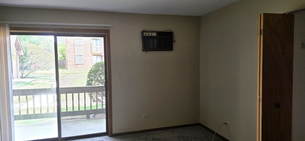 429 Berkshire Dr #11 - Photo 4 of 13