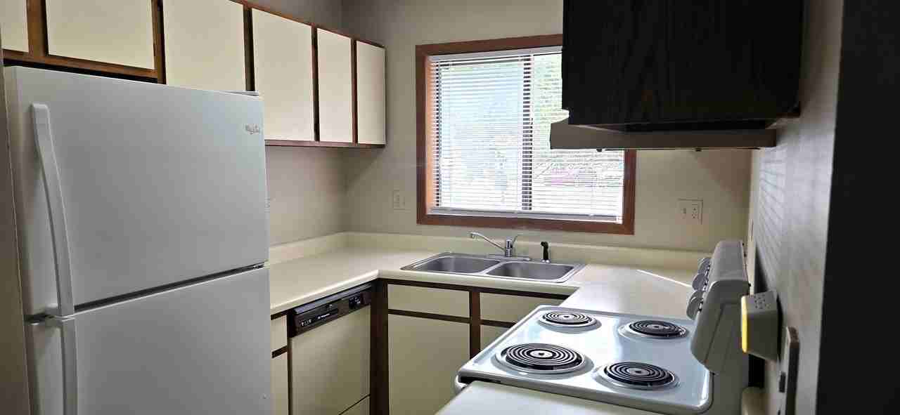 429 Berkshire Dr #11 - Photo 5 of 13