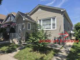 5718 W Melrose St #B - Photo 1 of 1
