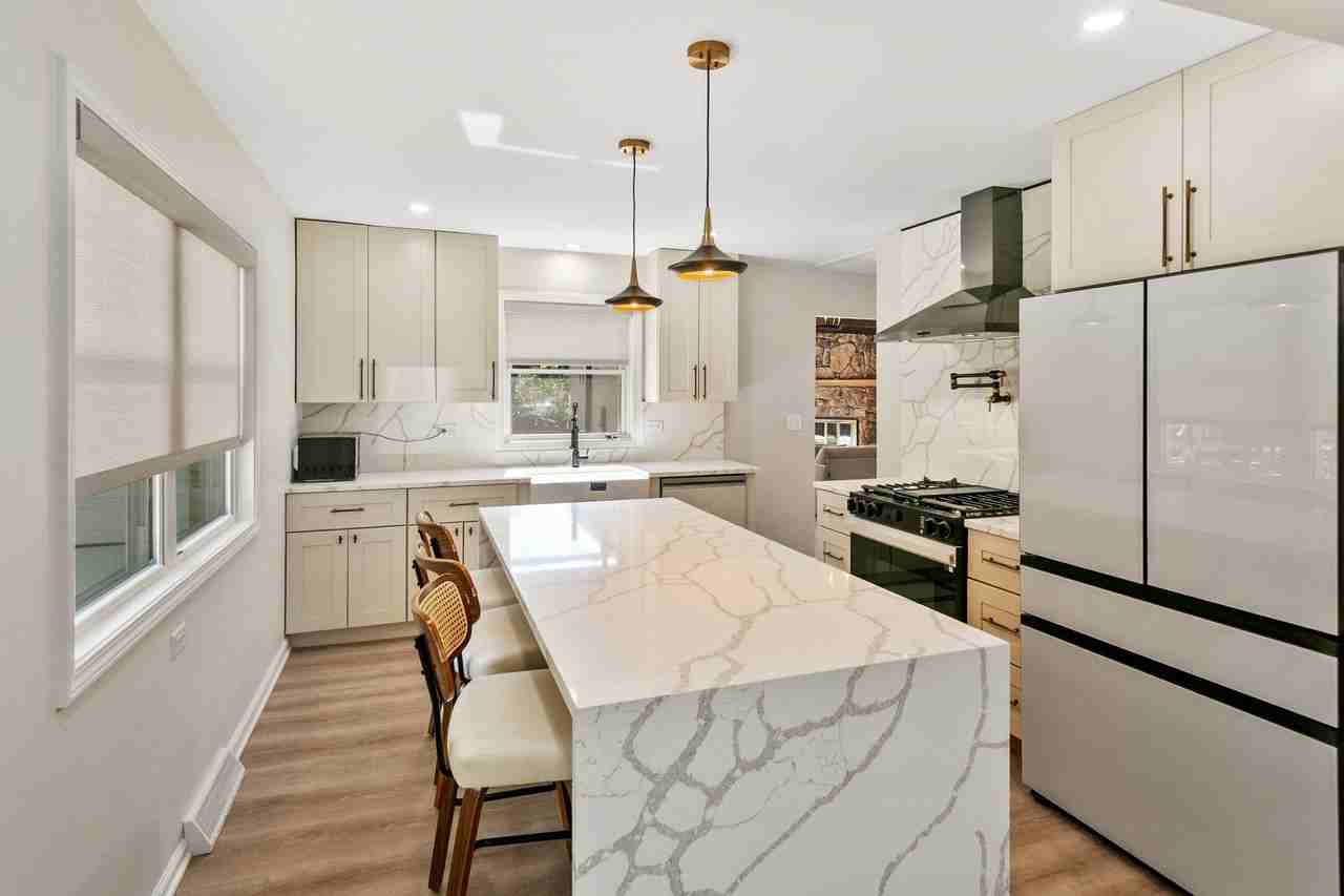 3N425 N Howard Ave - Photo 6 of 42