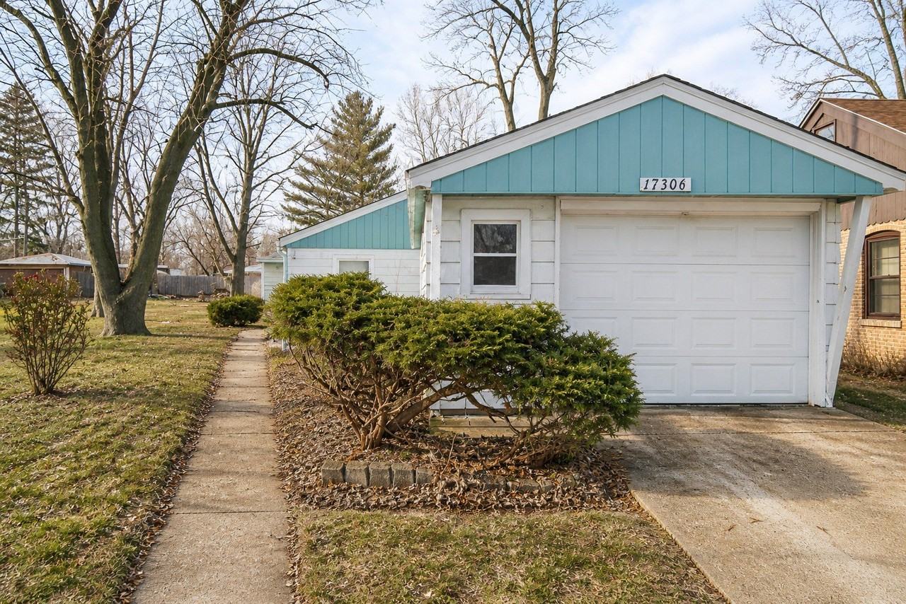 17306 Holmes Ave - Photo 3 of 16