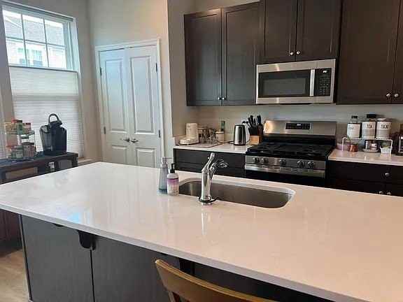 936 Jenkins Ct - Photo 4 of 29