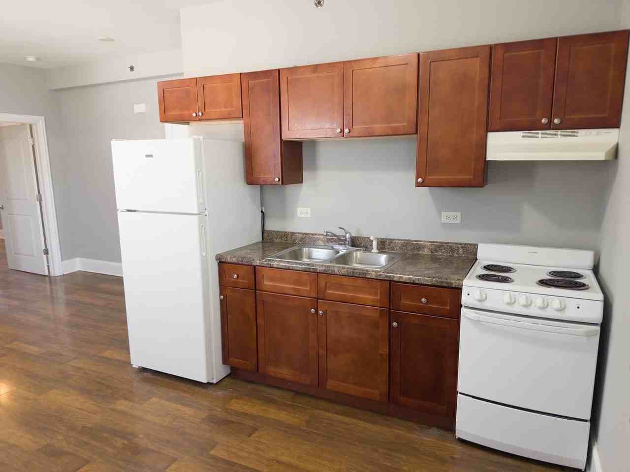 113 N Hickory St #B - Photo 3 of 10