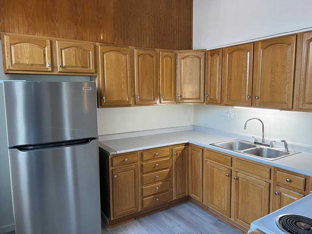206 Main St - Photo 2 of 9