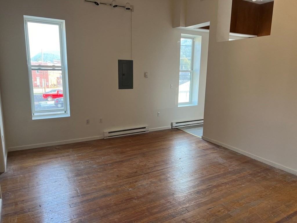 206 Main St - Photo 3 of 9