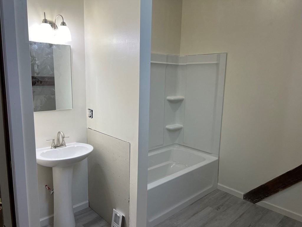206 Main St - Photo 5 of 9