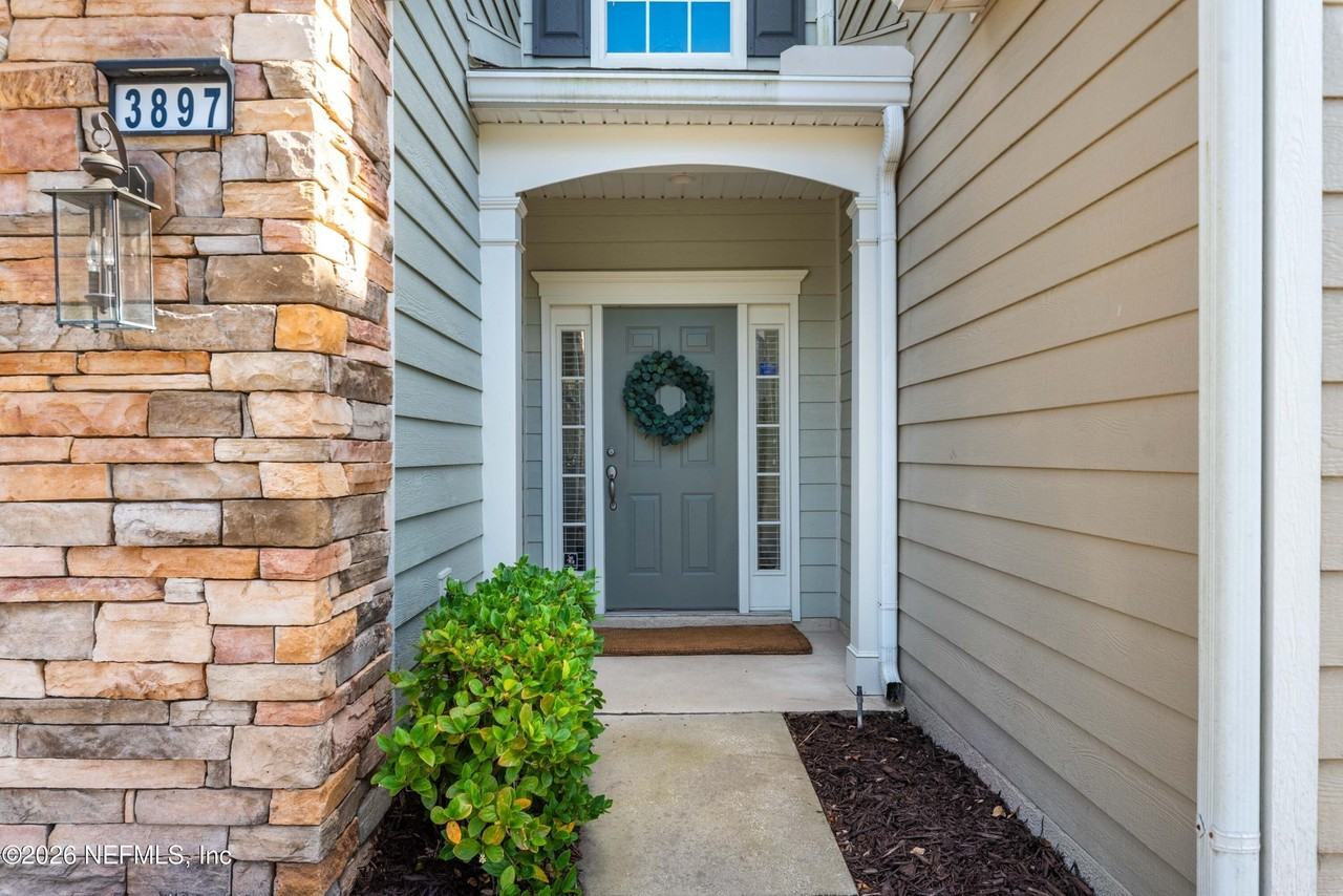 3897 Lionheart Dr - Photo 4 of 37