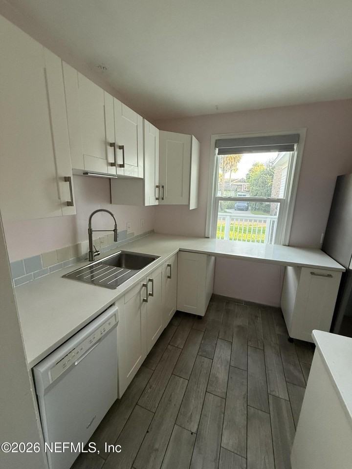 1096 E Coast Dr - Photo 4 of 18