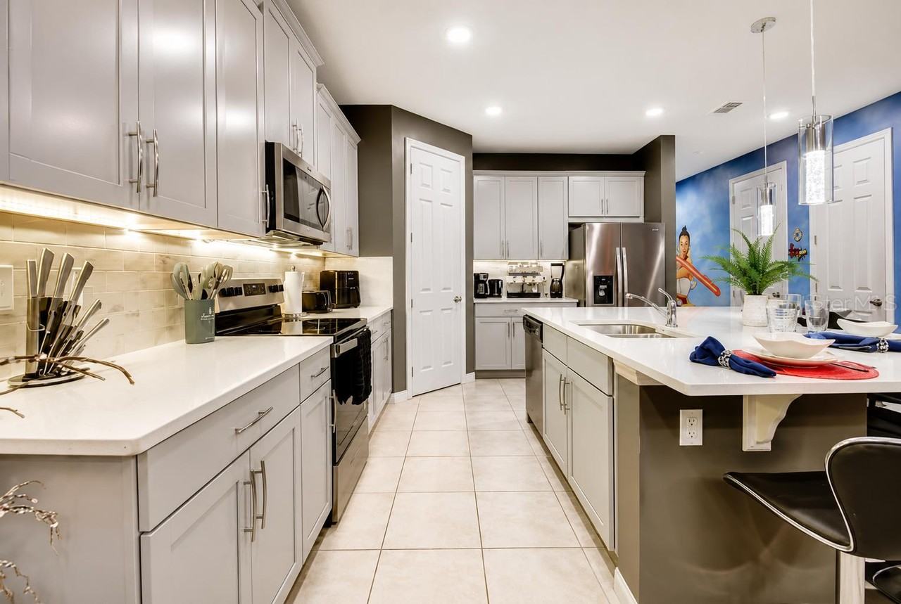 Tropical Palms Cir - Photo 5 of 35