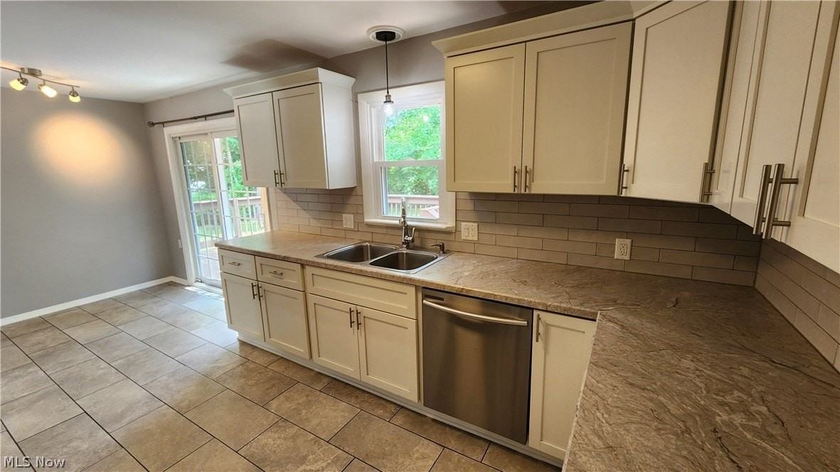 2491 Samira Rd - Photo 4 of 26
