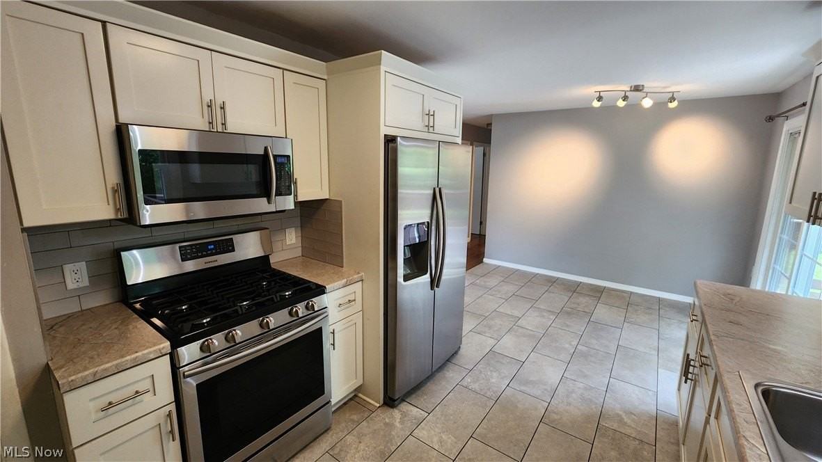 2491 Samira Rd - Photo 5 of 26