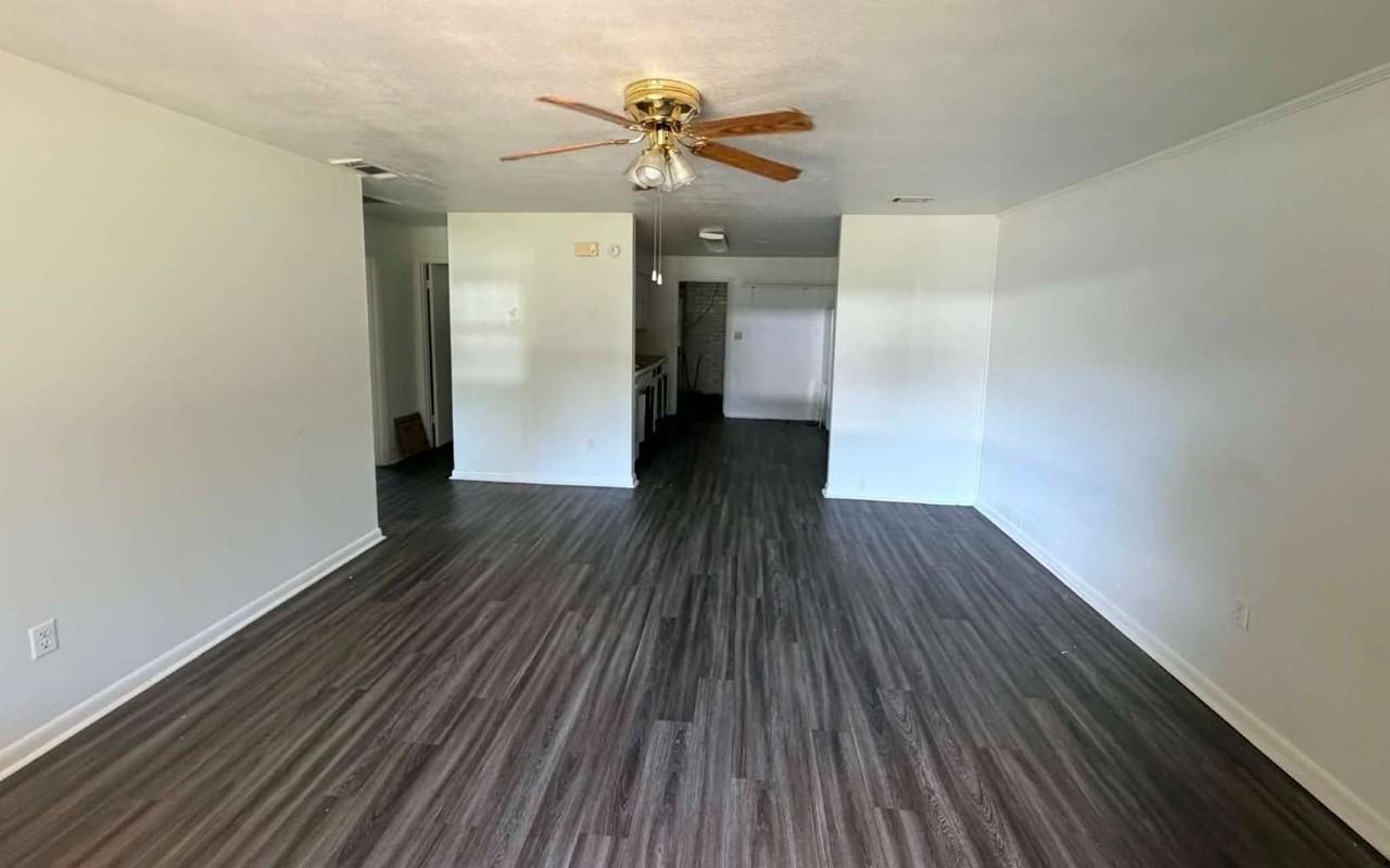 1094 Sw Mcfarlane Ave - Photo 2 of 5