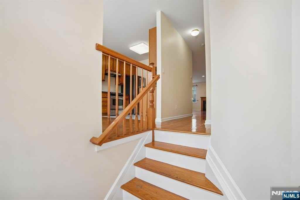 533 Coventry Dr - Photo 4 of 37