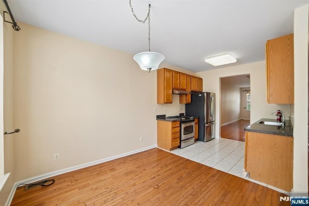 533 Coventry Dr - Photo 7 of 37