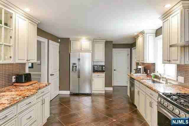 66 Glen Blvd - Photo 6 of 19