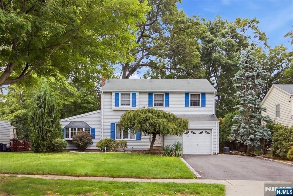 557 Monroe Ct - Photo 2 of 21