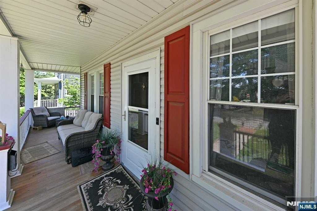 264 Morse Ave - Photo 3 of 28
